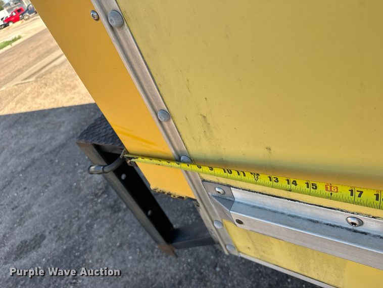 image for item DY3252 1995 Ford F700 box truck