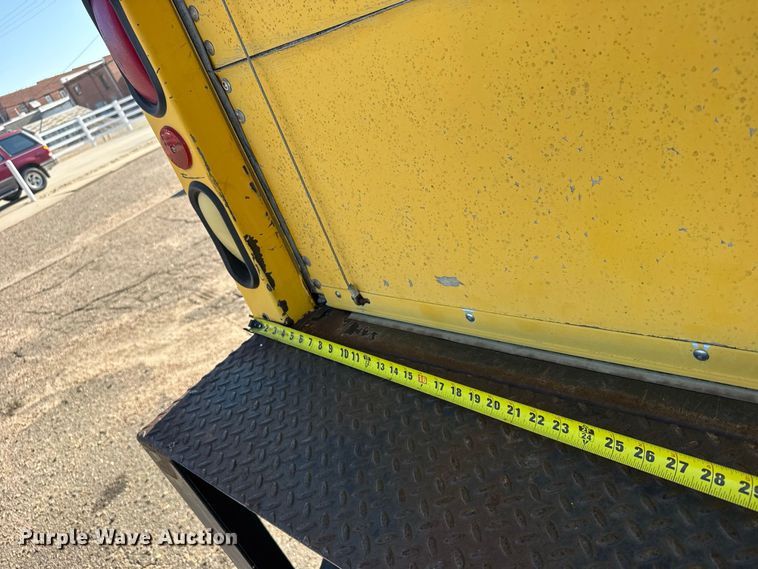 image for item DY3252 1995 Ford F700 box truck