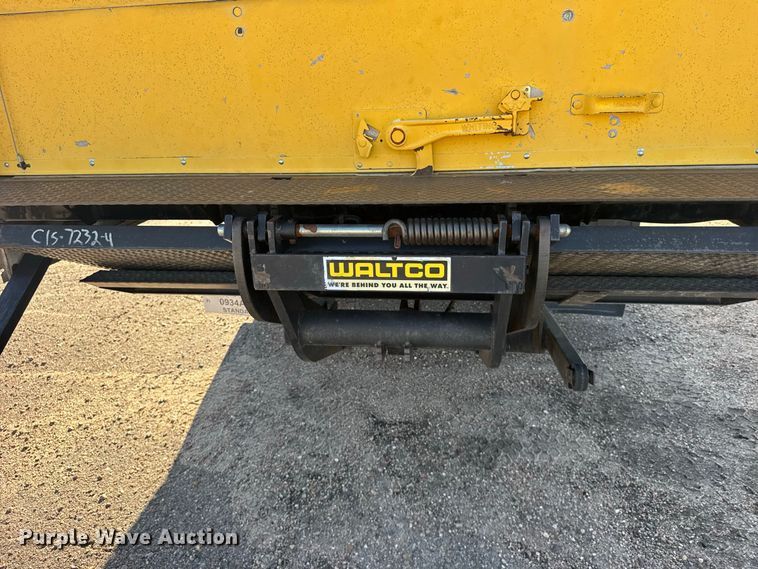 image for item DY3252 1995 Ford F700 box truck