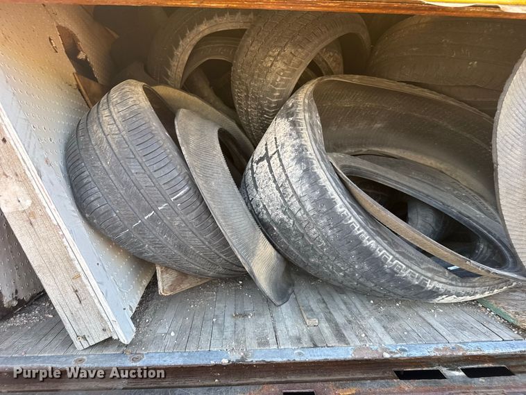 image for item DY3252 1995 Ford F700 box truck