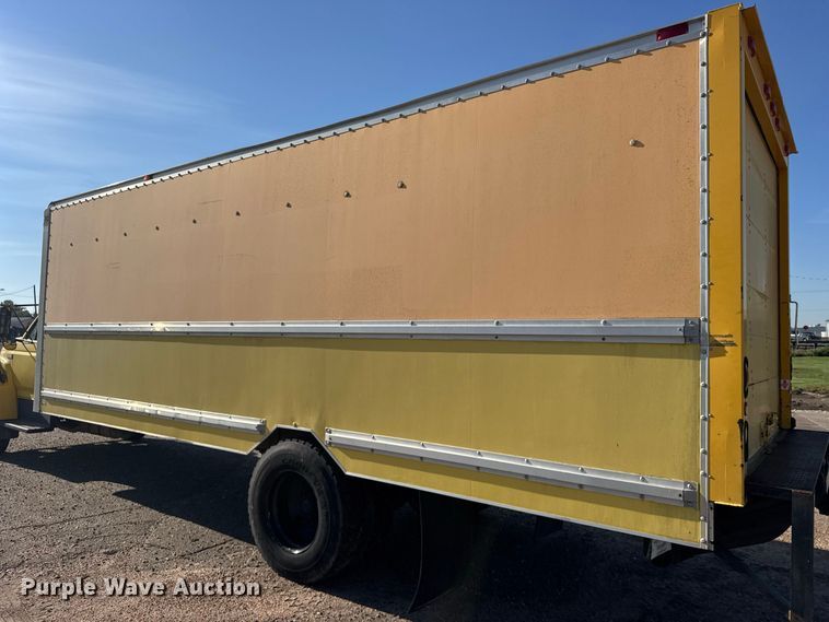 image for item DY3252 1995 Ford F700 box truck