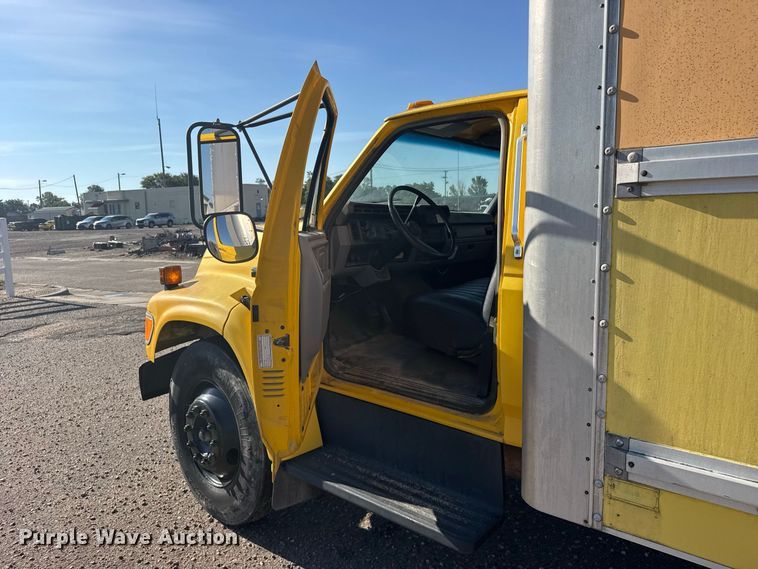 image for item DY3252 1995 Ford F700 box truck