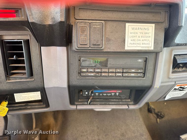 image for item DY3252 1995 Ford F700 box truck