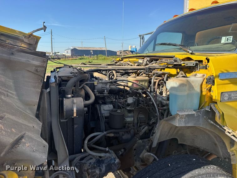 image for item DY3252 1995 Ford F700 box truck
