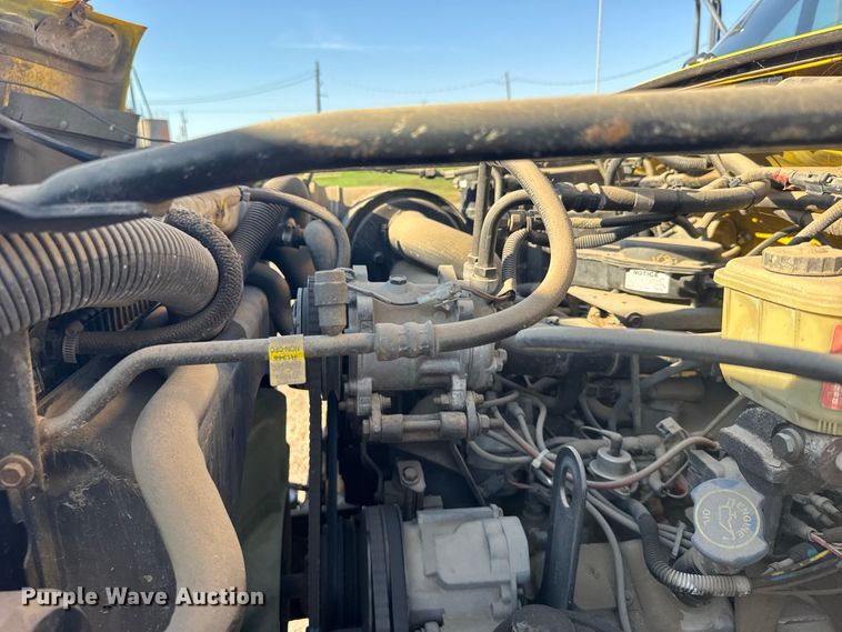 image for item DY3252 1995 Ford F700 box truck