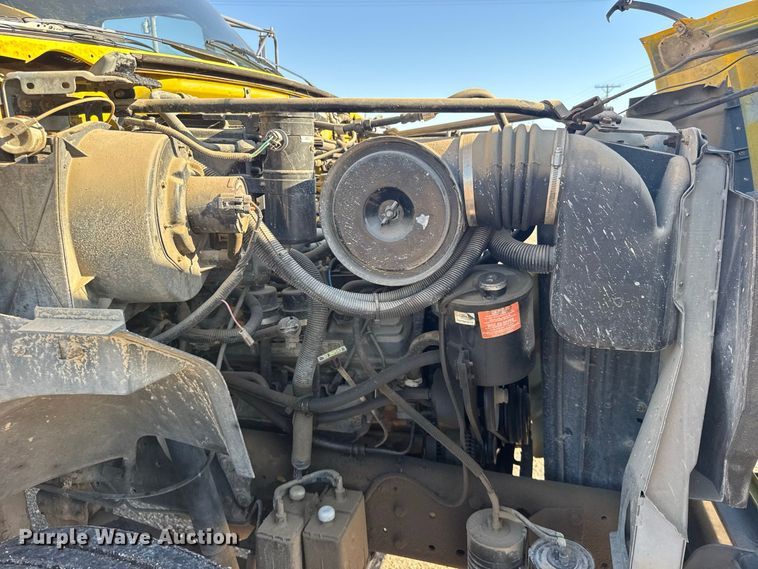 image for item DY3252 1995 Ford F700 box truck