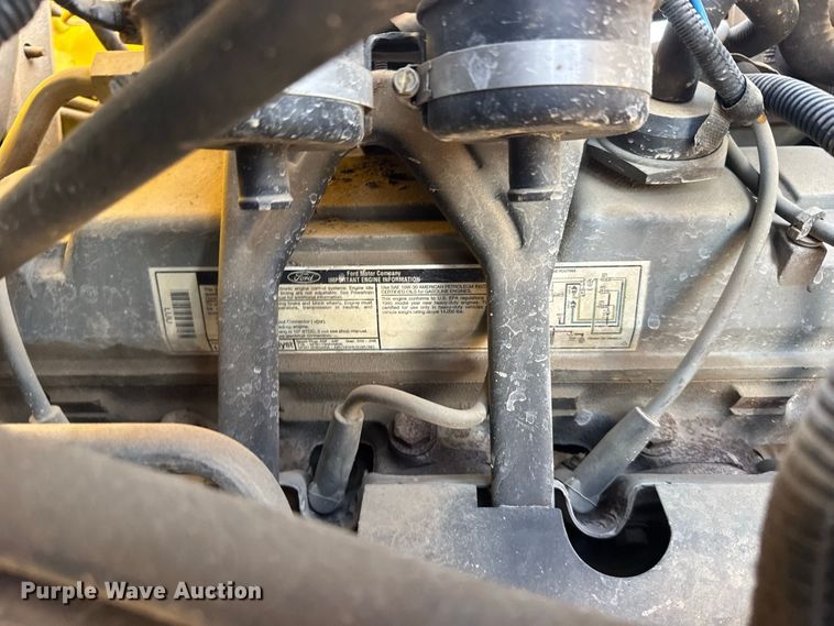 image for item DY3252 1995 Ford F700 box truck