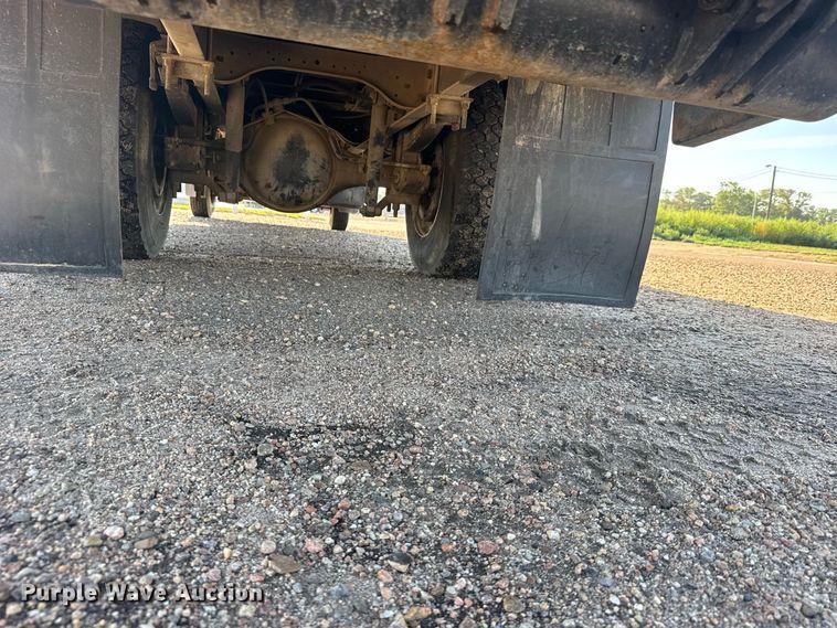 image for item DY3252 1995 Ford F700 box truck