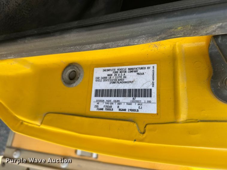 image for item DY3252 1995 Ford F700 box truck
