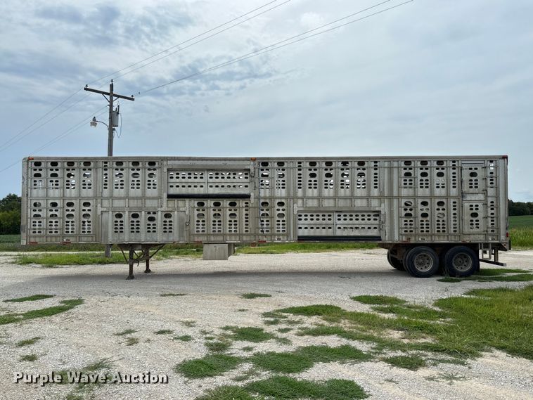 image for item DZ4587 2002 Wilson PSAL-303P livestock trailer