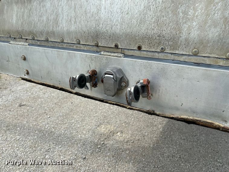 image for item DZ4587 2002 Wilson PSAL-303P livestock trailer