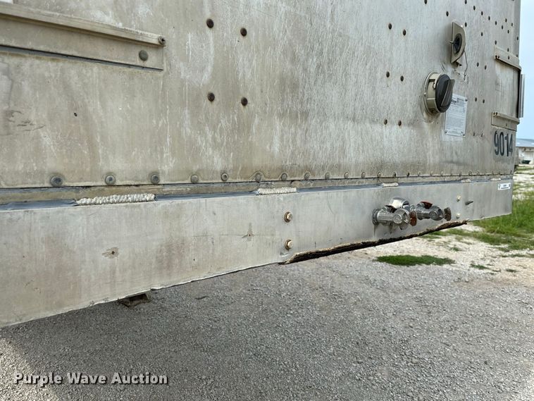 image for item DZ4587 2002 Wilson PSAL-303P livestock trailer