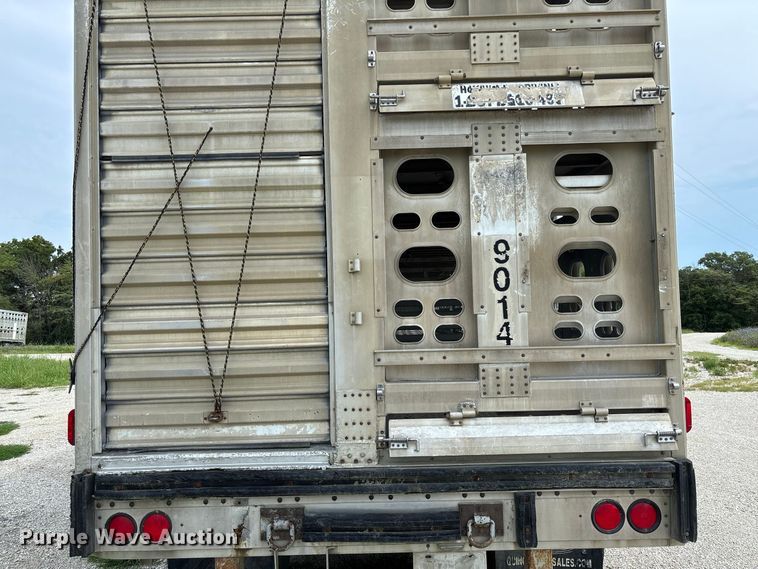 image for item DZ4587 2002 Wilson PSAL-303P livestock trailer