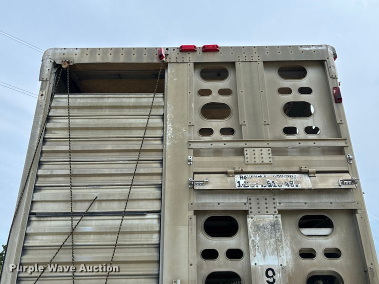image for item DZ4587 2002 Wilson PSAL-303P livestock trailer