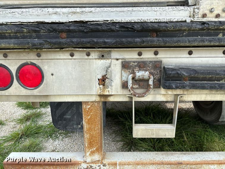 image for item DZ4587 2002 Wilson PSAL-303P livestock trailer