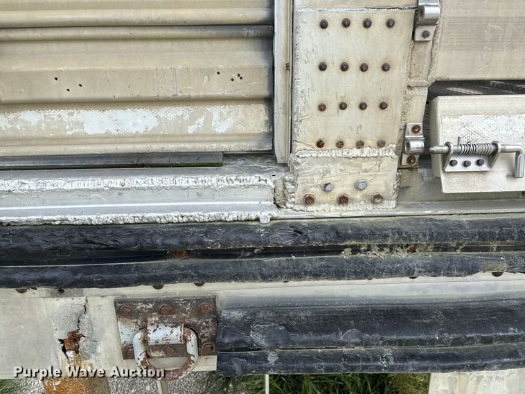 image for item DZ4587 2002 Wilson PSAL-303P livestock trailer