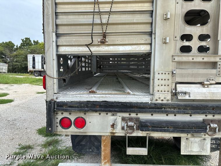 image for item DZ4587 2002 Wilson PSAL-303P livestock trailer