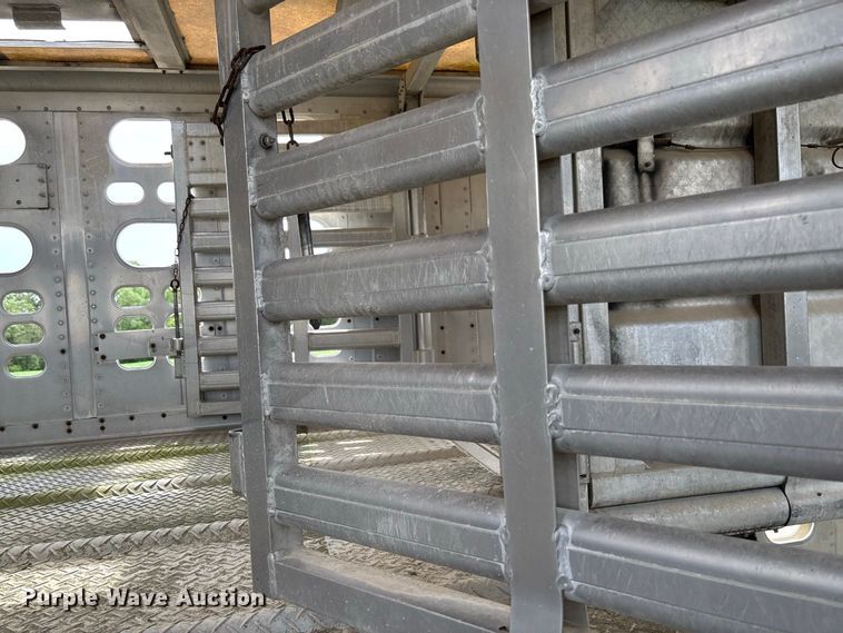 image for item DZ4587 2002 Wilson PSAL-303P livestock trailer