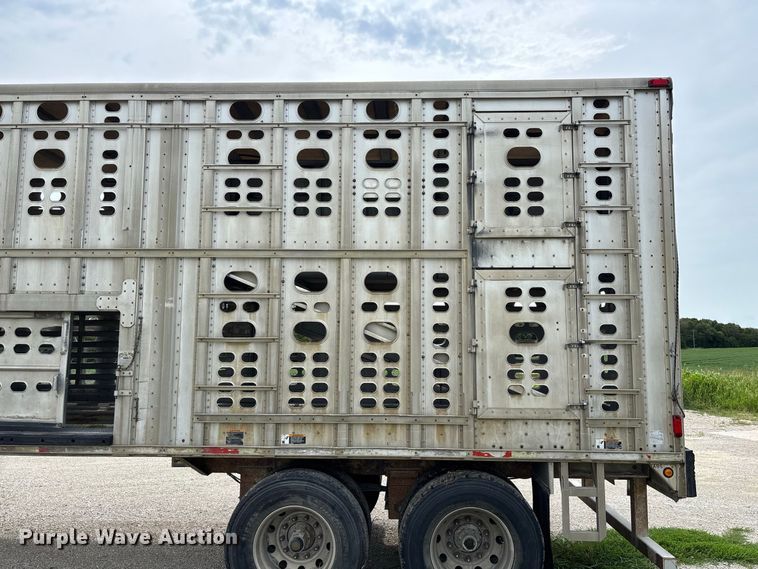image for item DZ4587 2002 Wilson PSAL-303P livestock trailer