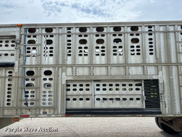 image for item DZ4587 2002 Wilson PSAL-303P livestock trailer