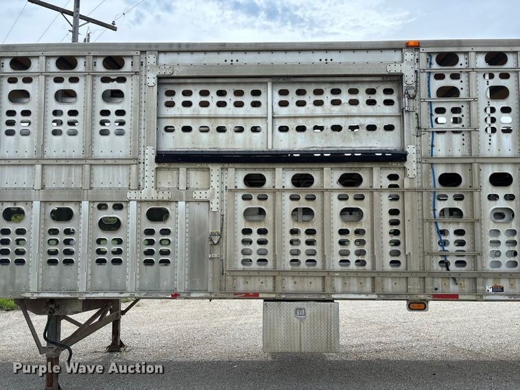 image for item DZ4587 2002 Wilson PSAL-303P livestock trailer