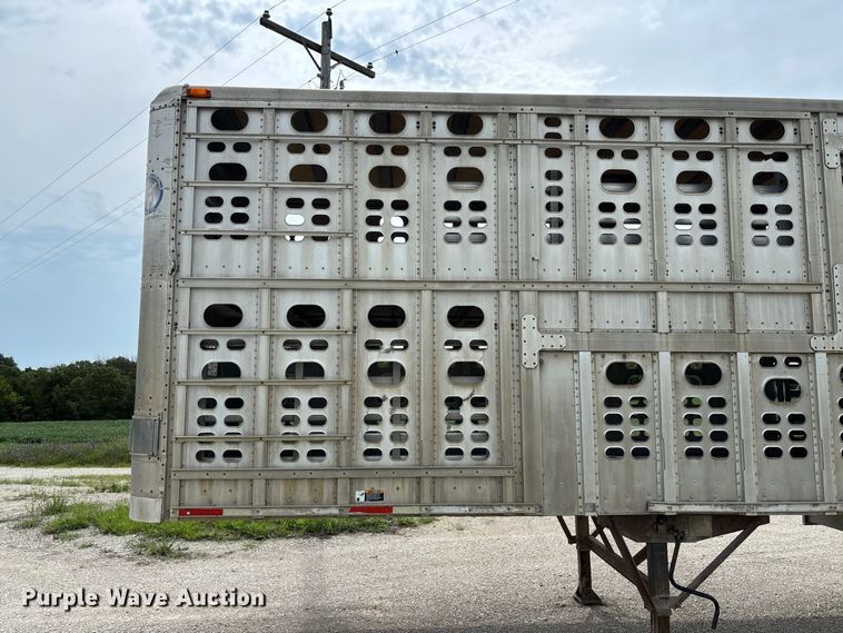 image for item DZ4587 2002 Wilson PSAL-303P livestock trailer