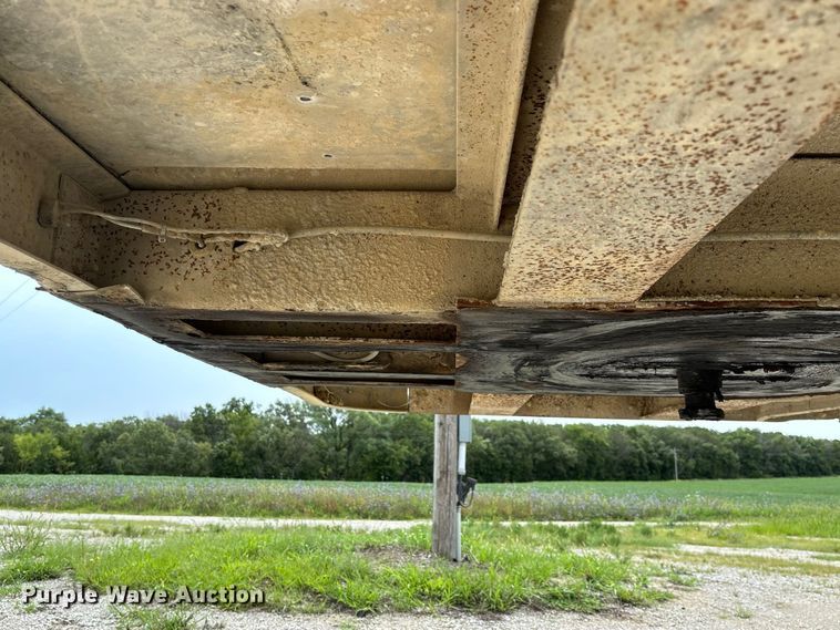 image for item DZ4587 2002 Wilson PSAL-303P livestock trailer