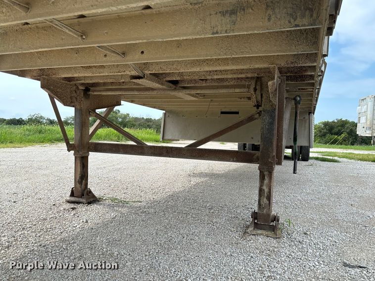 image for item DZ4587 2002 Wilson PSAL-303P livestock trailer
