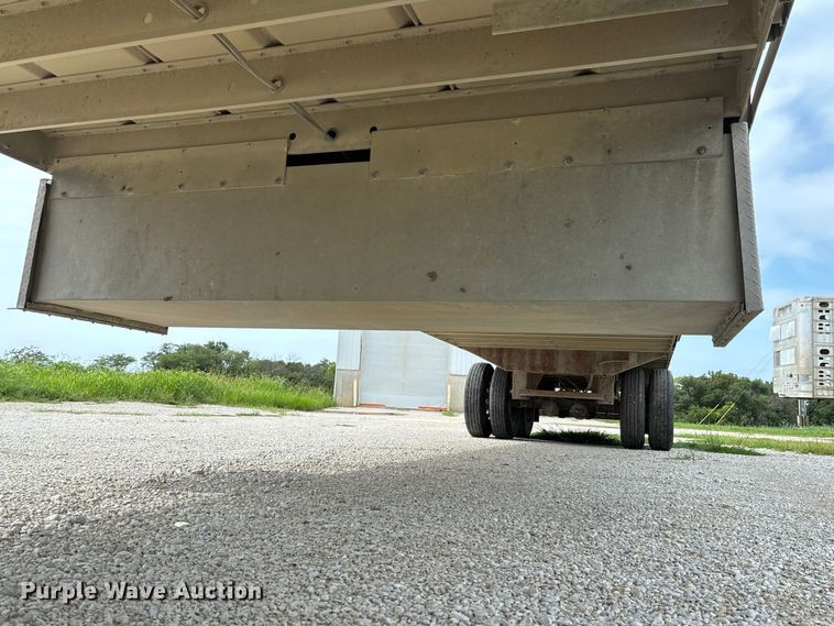 image for item DZ4587 2002 Wilson PSAL-303P livestock trailer
