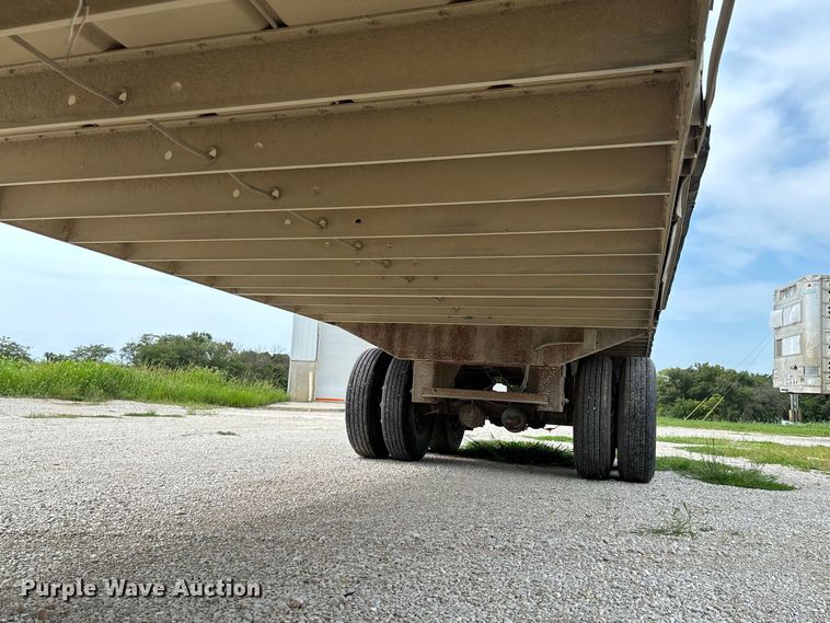 image for item DZ4587 2002 Wilson PSAL-303P livestock trailer