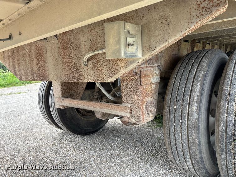 image for item DZ4587 2002 Wilson PSAL-303P livestock trailer