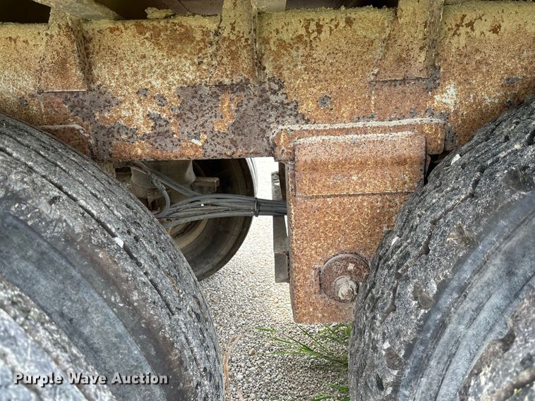 image for item DZ4587 2002 Wilson PSAL-303P livestock trailer