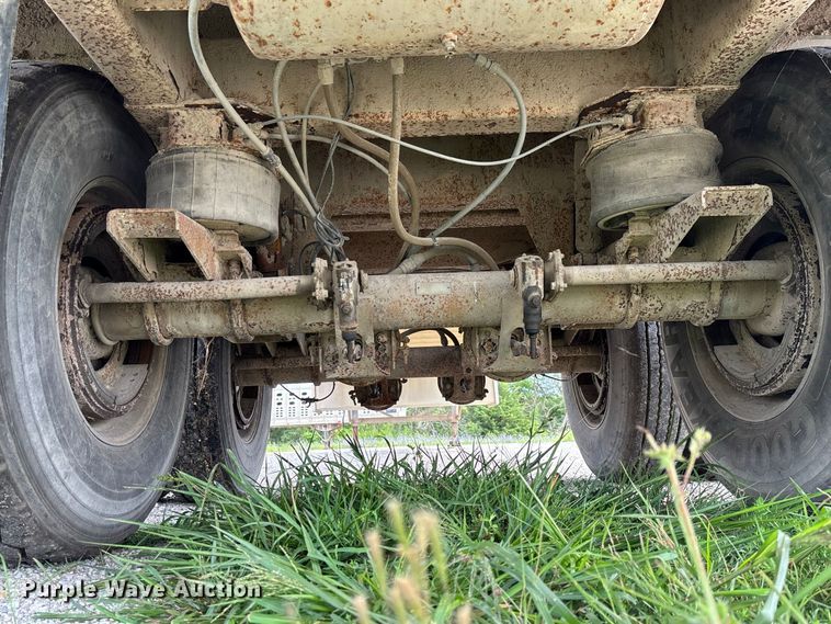 image for item DZ4587 2002 Wilson PSAL-303P livestock trailer