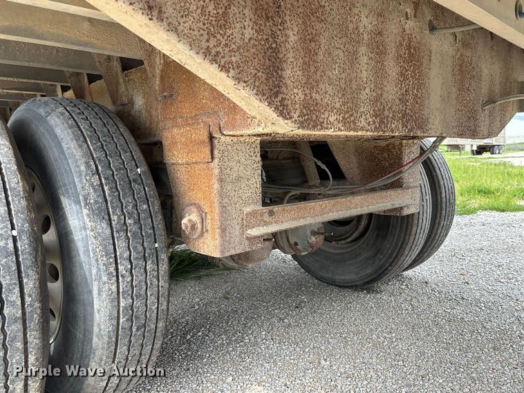 image for item DZ4587 2002 Wilson PSAL-303P livestock trailer