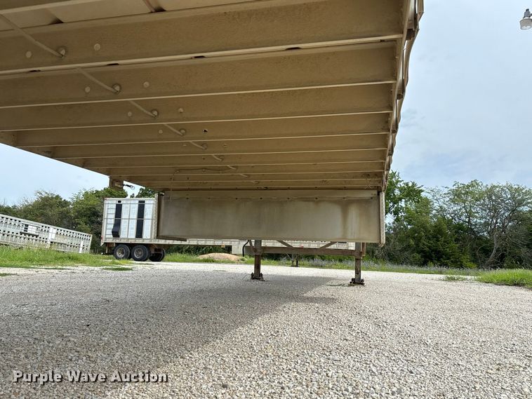 image for item DZ4587 2002 Wilson PSAL-303P livestock trailer