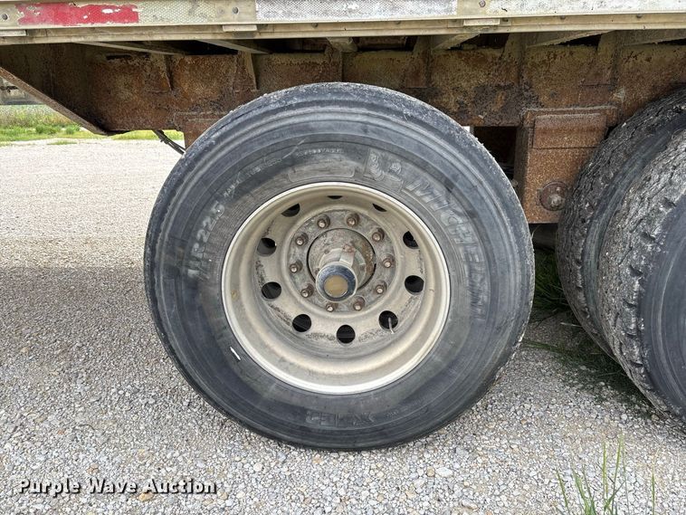image for item DZ4587 2002 Wilson PSAL-303P livestock trailer