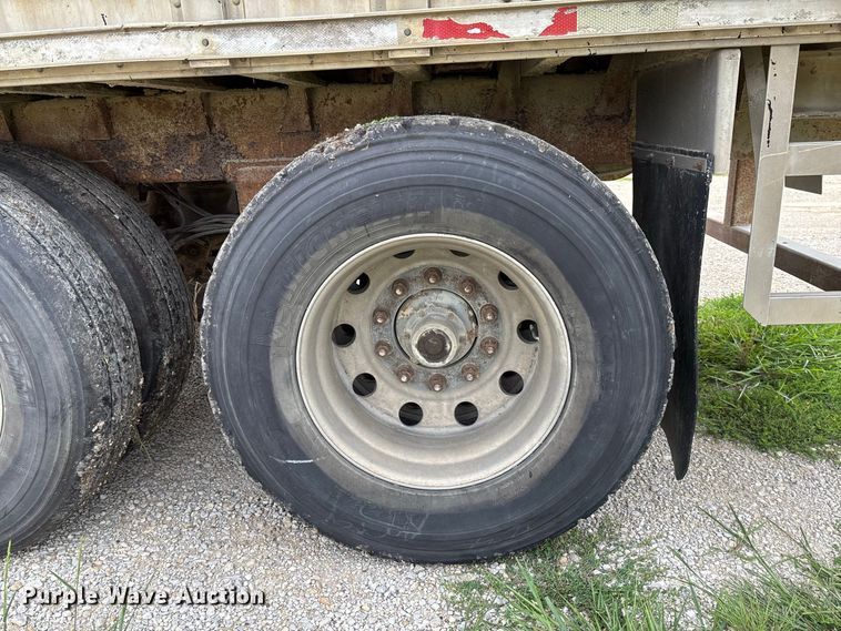 image for item DZ4587 2002 Wilson PSAL-303P livestock trailer