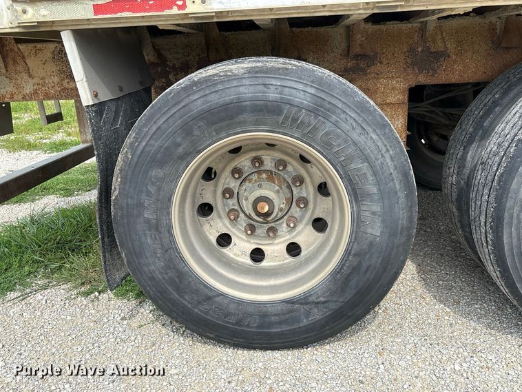 image for item DZ4587 2002 Wilson PSAL-303P livestock trailer