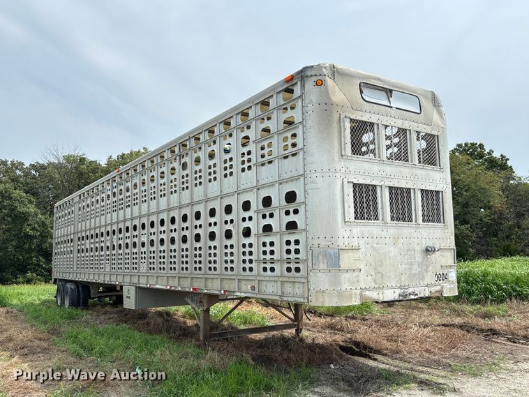 image for item DZ4588 2001 Wilson PSAL-303P livestock trailer