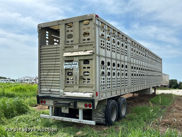 image for item DZ4588 2001 Wilson PSAL-303P livestock trailer