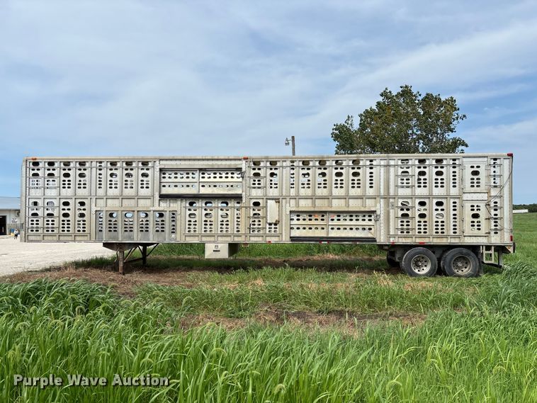image for item DZ4588 2001 Wilson PSAL-303P livestock trailer