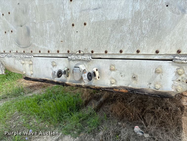 image for item DZ4588 2001 Wilson PSAL-303P livestock trailer