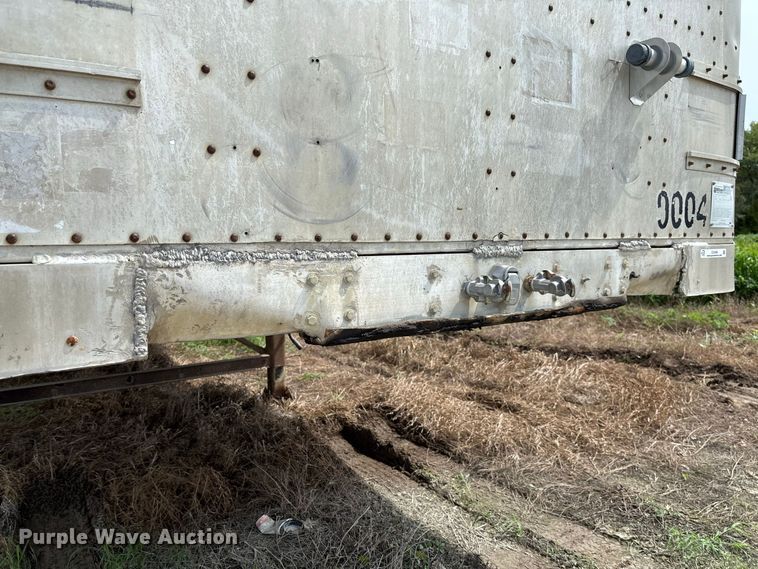 image for item DZ4588 2001 Wilson PSAL-303P livestock trailer