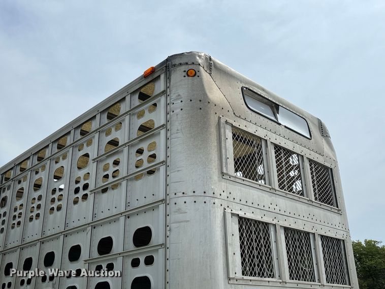 image for item DZ4588 2001 Wilson PSAL-303P livestock trailer