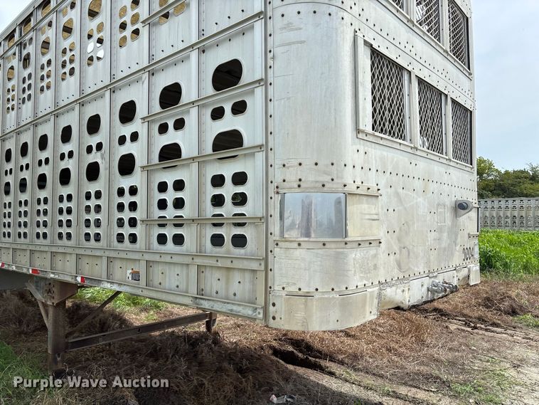 image for item DZ4588 2001 Wilson PSAL-303P livestock trailer