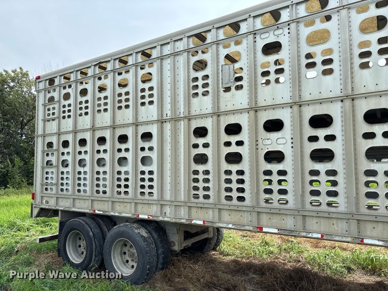image for item DZ4588 2001 Wilson PSAL-303P livestock trailer