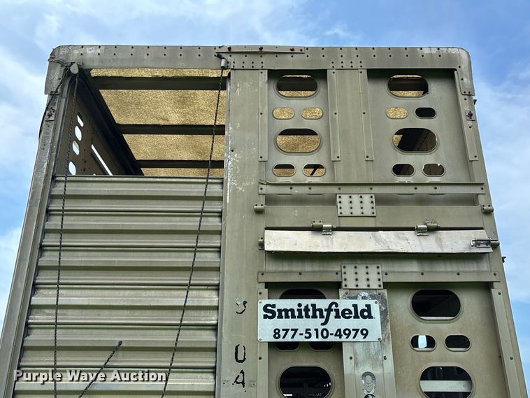 image for item DZ4588 2001 Wilson PSAL-303P livestock trailer