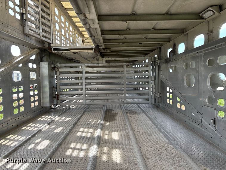 image for item DZ4588 2001 Wilson PSAL-303P livestock trailer