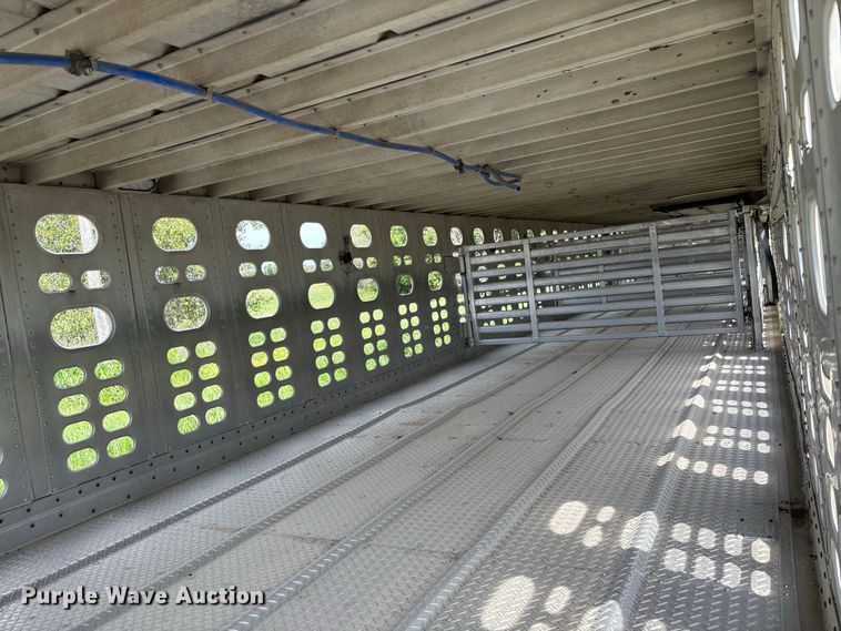 image for item DZ4588 2001 Wilson PSAL-303P livestock trailer