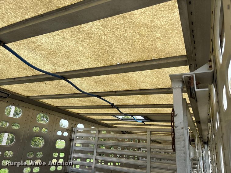 image for item DZ4588 2001 Wilson PSAL-303P livestock trailer